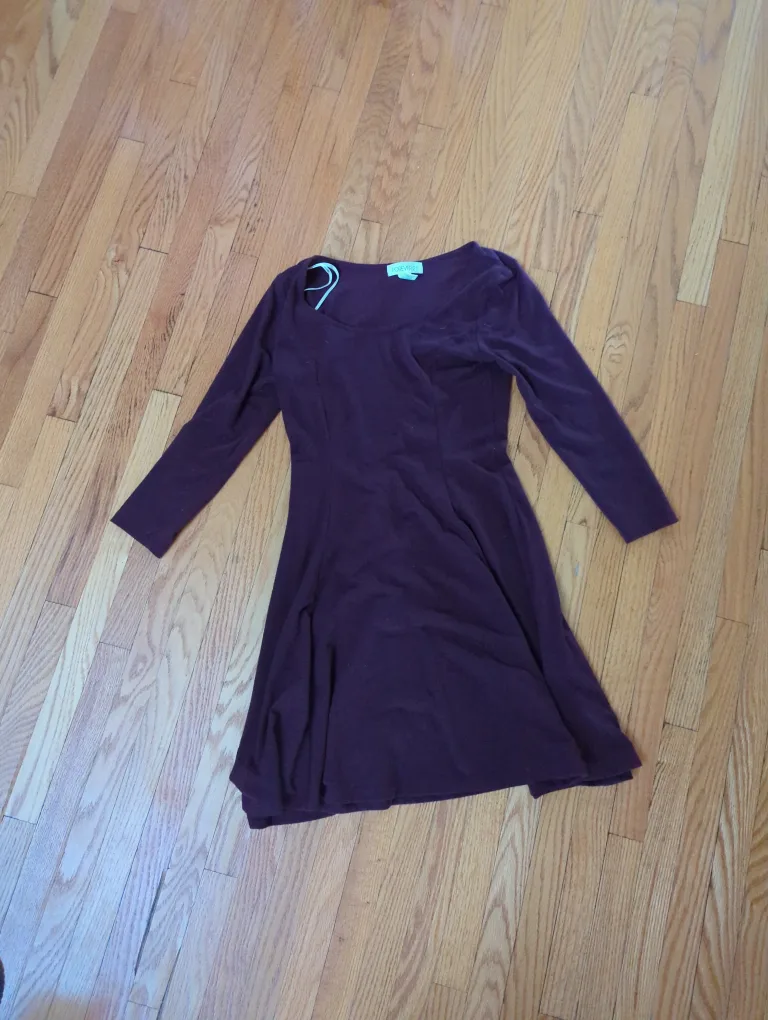 Maroon Long Sleeve Dress 🇨🇦 thumbnail