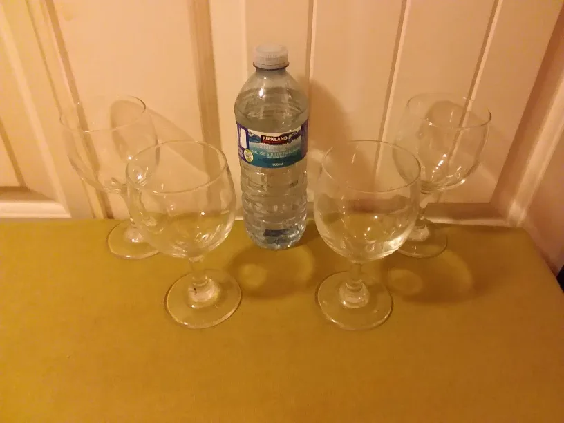 Wine Glasses - Set of (4)🍷🇨🇦 thumbnail