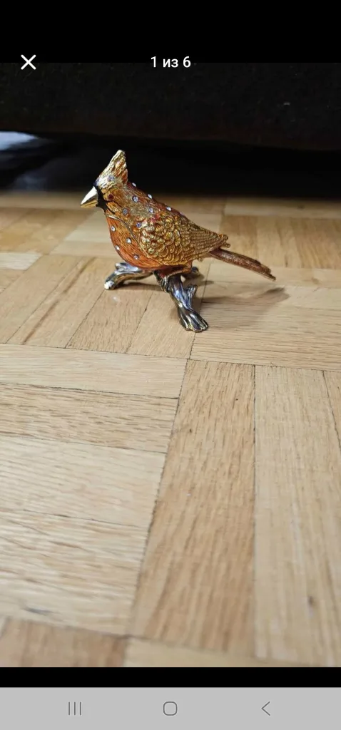 Cardinal Figurine on Branch image indicator(3)