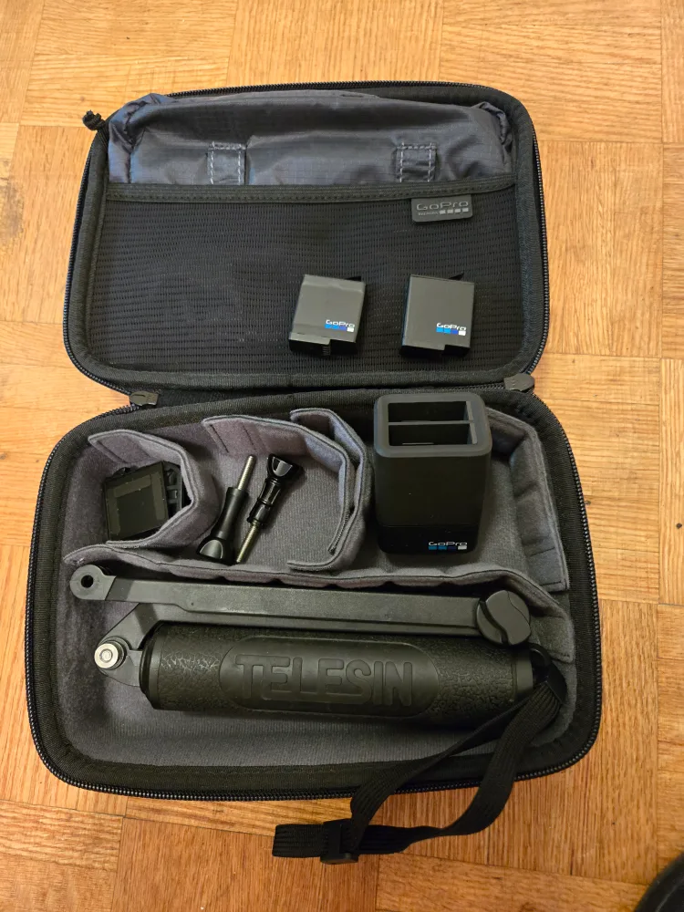 GoPro case - 2 batteries & charging base + thumbnail