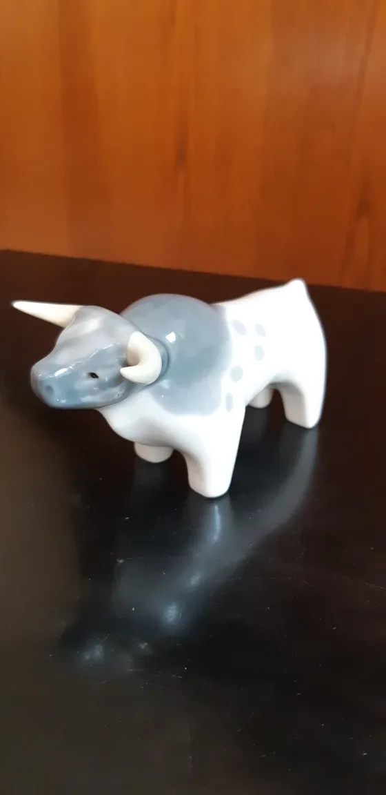Lladró Bull Figurine - Collectible image indicator(2)