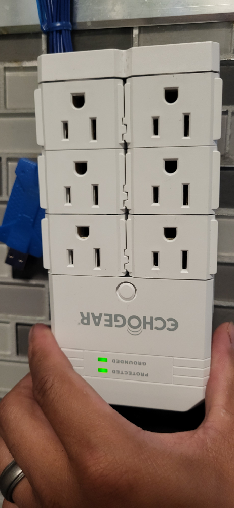 Echogear 6-Outlet Pivot-Plug Surge Protector - New - photo 2