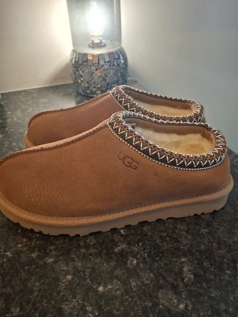 Ugg type shoe 8.5 to 9 thumbnail