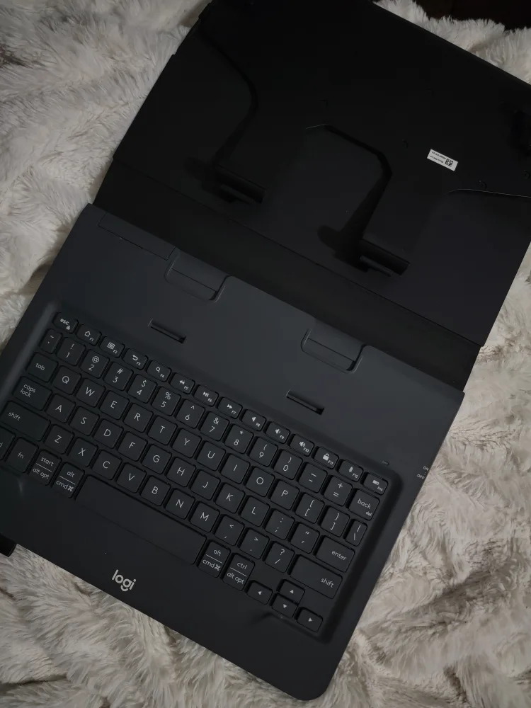 Logitech Folio Keyboard Case thumbnail