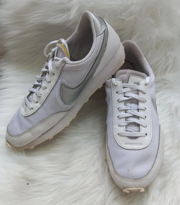 Nike Women's Daybreak 'White Metallic Silver Sneakers Size 9 US thumbnail
