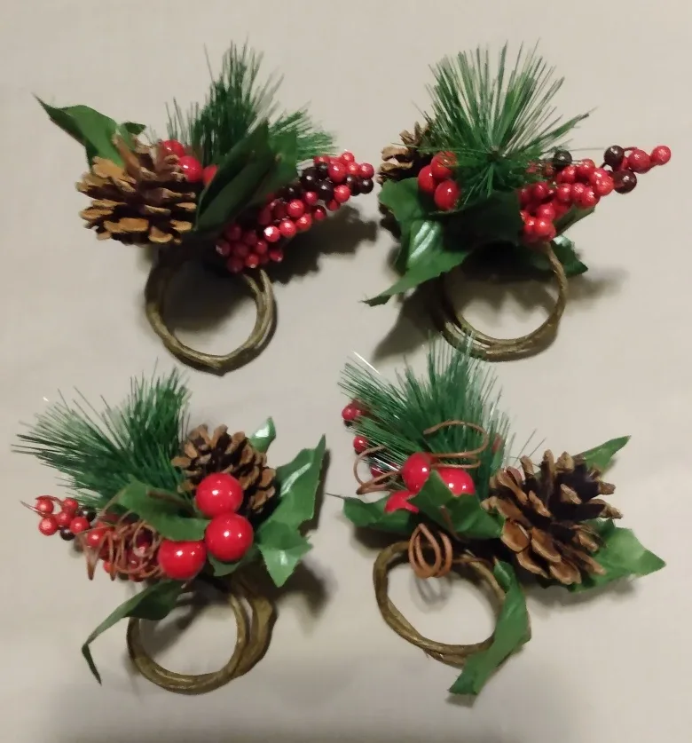Festive Holiday Napkin Rings (Set of 4) thumbnail