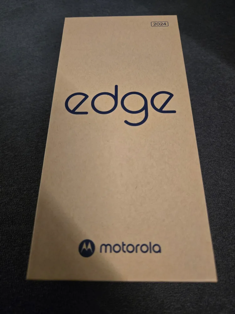 Motorola Edge 2024 - New in Box! thumbnail