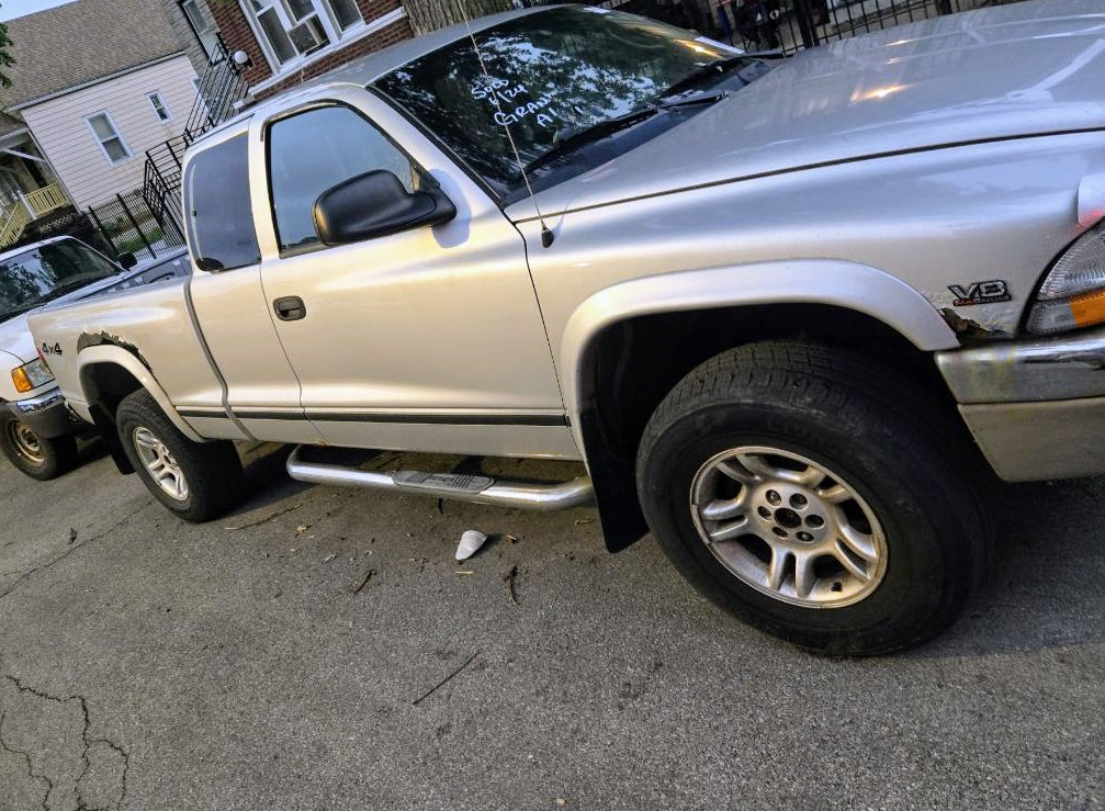 Dodge Dakota SLT 4x4 Truck - photo 4