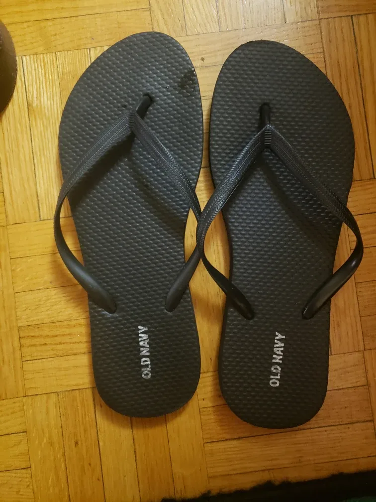 Old Navy Black Flip Flops 🇨🇦 thumbnail