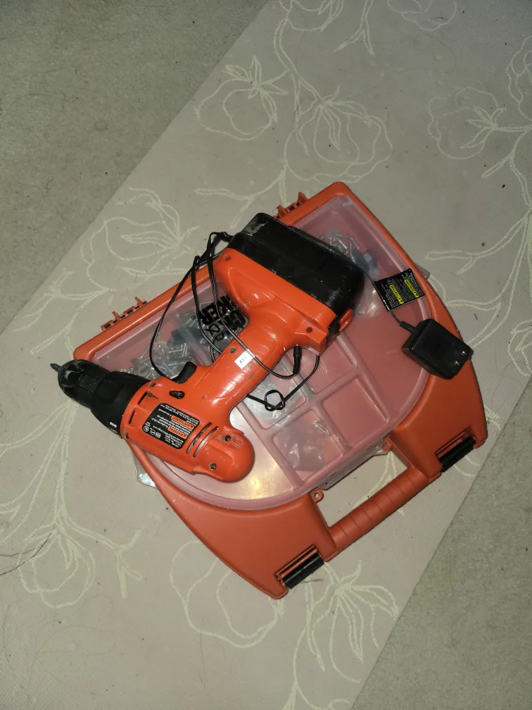 Black & Decker Cordless Drill with Case thumbnail