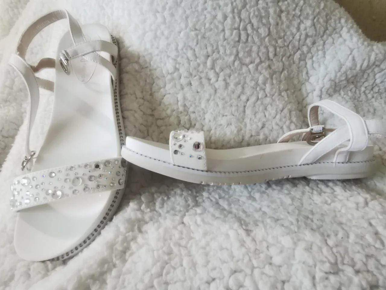DUSTO White Sandals - Size 8 image indicator(3)