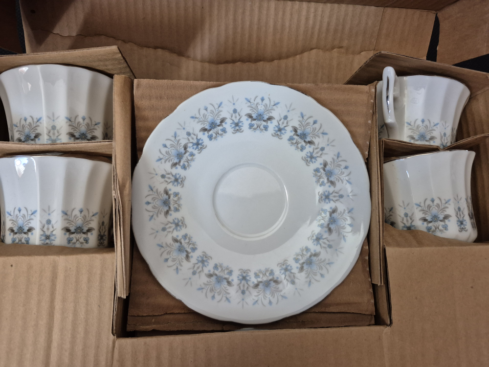 Royal Vale Bone China Tea Cup & Saucer Set - photo 3