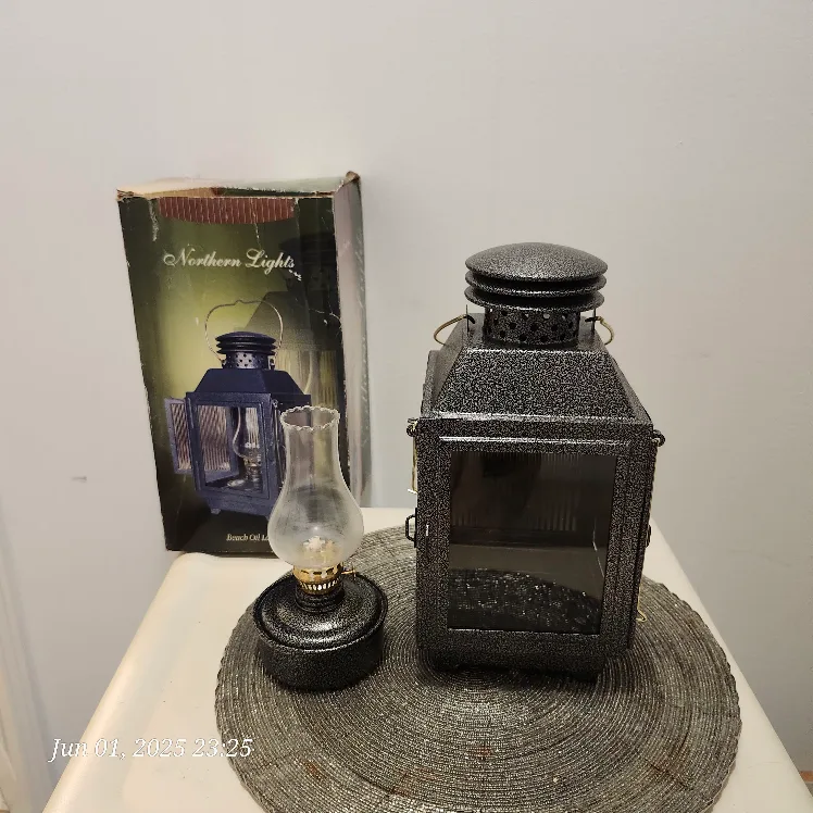 Northern Lights Coach Oil Lantern image indicator(6)
