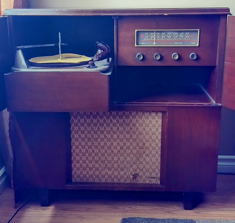 Vintage Radio Cabinet - photo 2