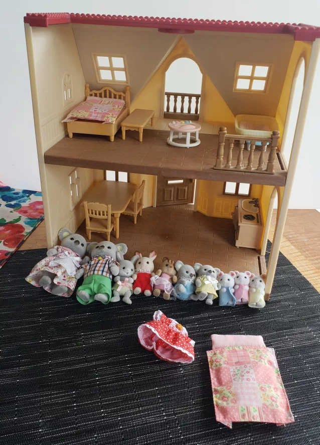 Calico Critters Cozy Cottage Starter Home image indicator(2)