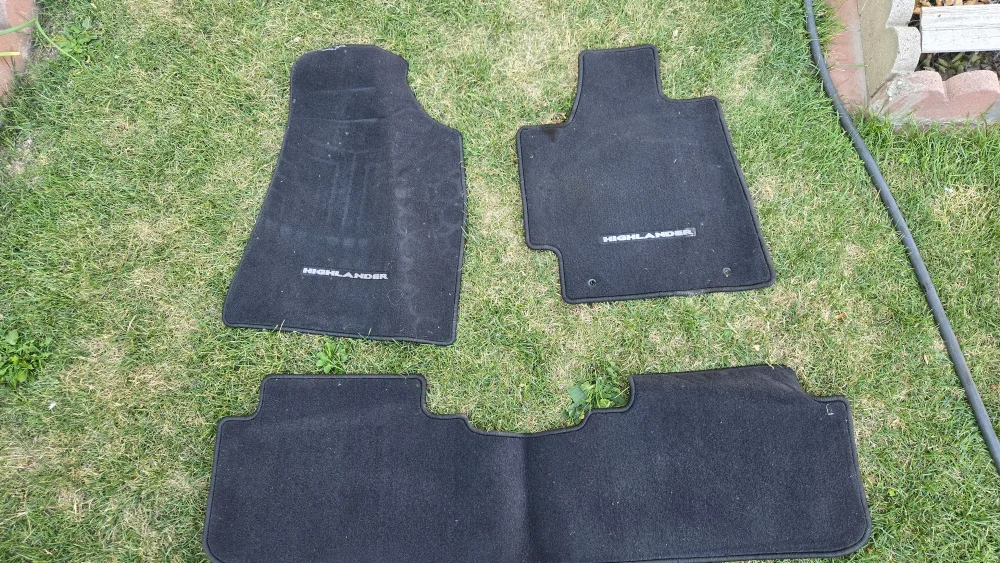 Toyota Highlander Floor Mats - Black thumbnail