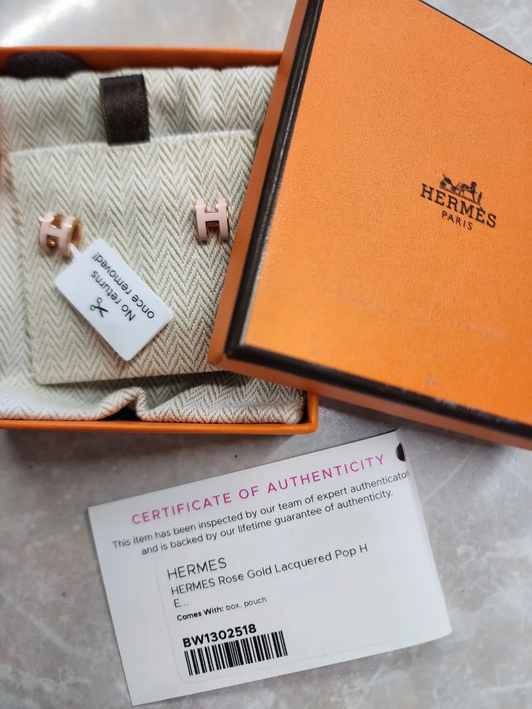 New Hermes Rose Gold Pop H Earrings image indicator(2)