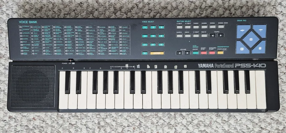 Yamaha PortaSound PSS-140 Keyboard thumbnail