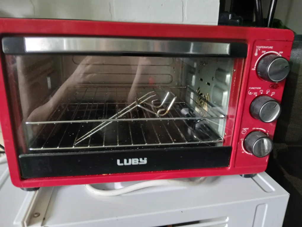 LUBY Toaster Oven - Red thumbnail