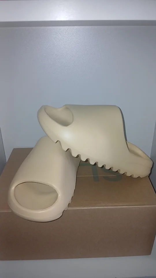 Yeezy Slide Bone (Size 9) thumbnail