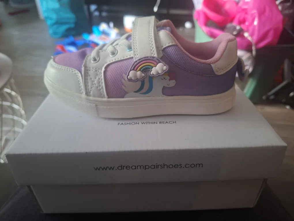 Dream Pairs Unicorn Sneakers - Size 10 thumbnail