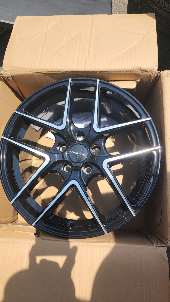 Vision Mantis 20702 Gloss Black Machined Face Wheel 17"