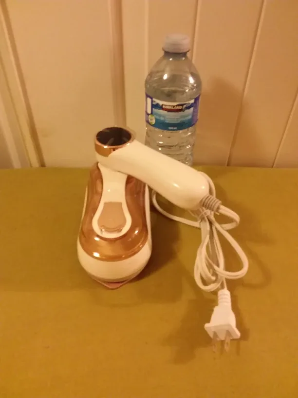 🆕 Travel Iron - White & Gold 🆕 image indicator(2)