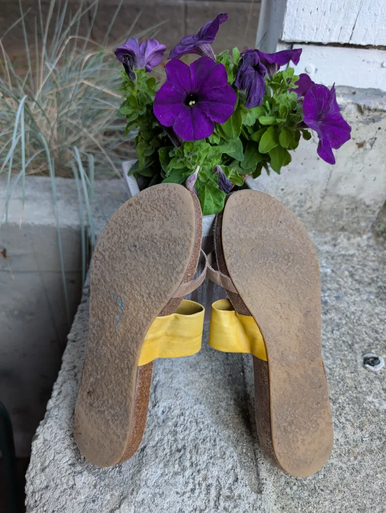 Spanish Leather Sandals size 7.5 image indicator(4)