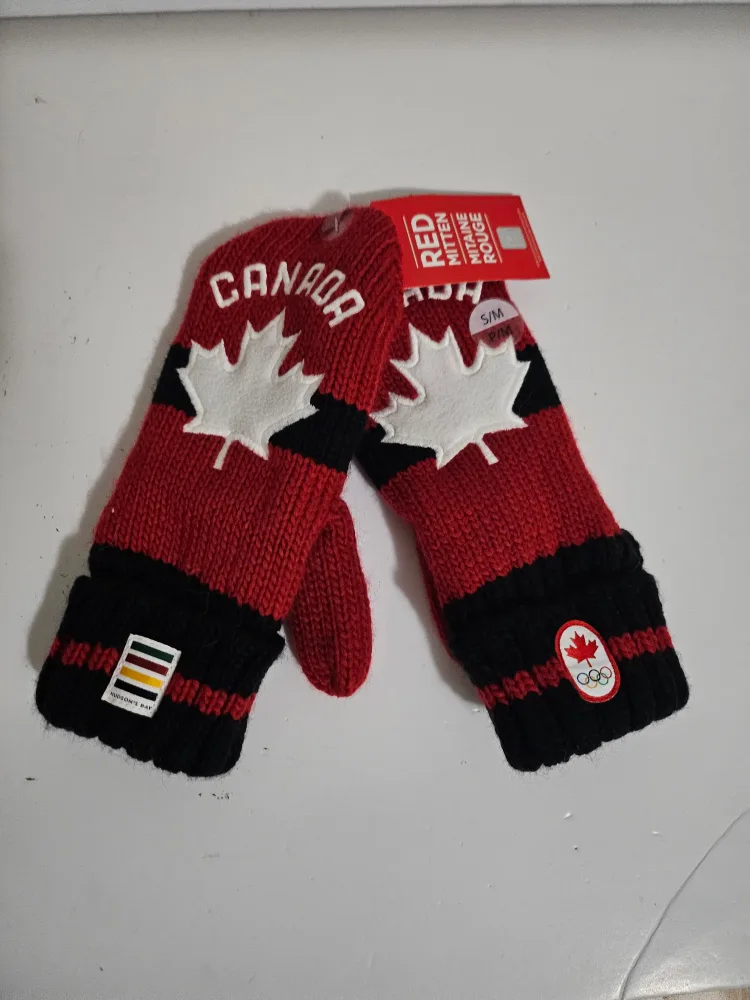New Hudson's Bay Olympic Red Mittens - Size S/M 🇨🇦 thumbnail