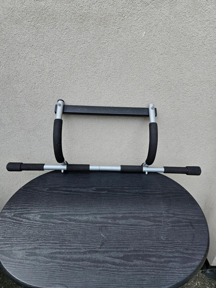Iron Gym pull up bar thumbnail