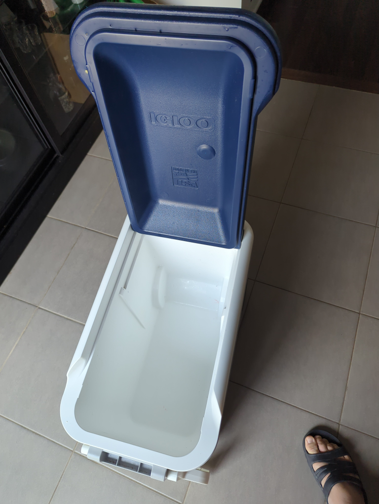 Igloo Wheeled Cooler 40 qt - photo 2