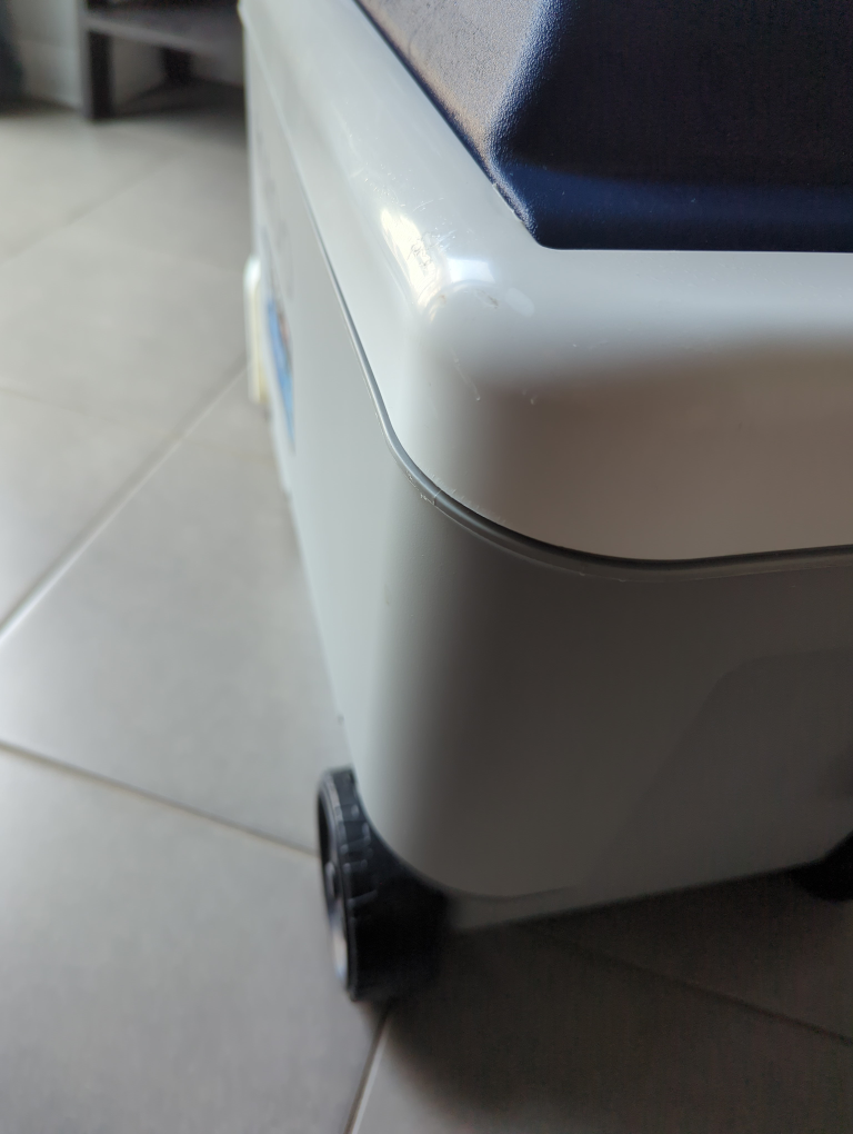 Igloo Wheeled Cooler 40 qt - photo 3