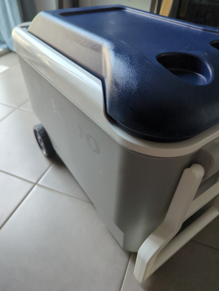 Igloo Wheeled Cooler 40 qt - photo 4