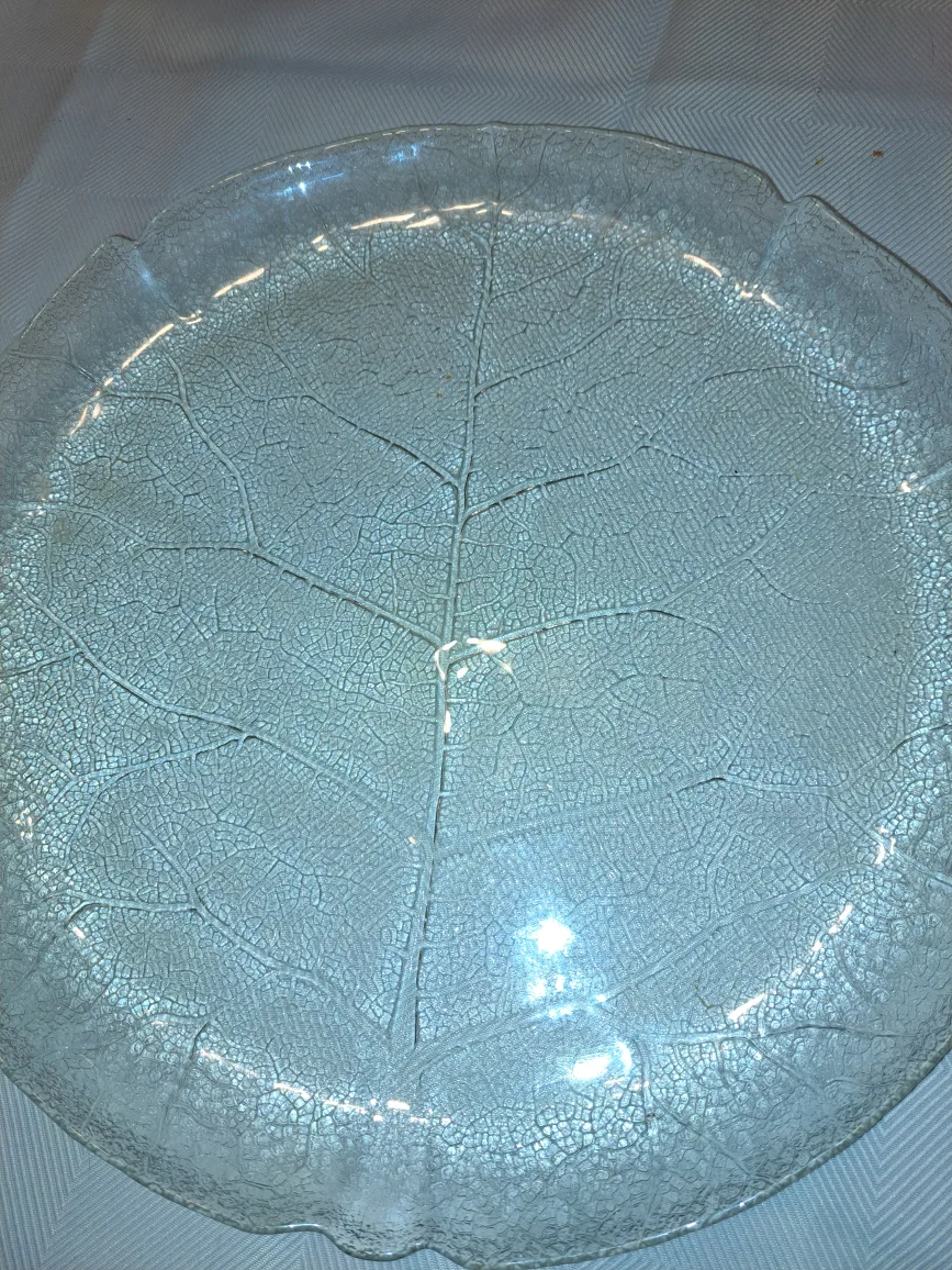 Leaf Pattern Glass Plate thumbnail