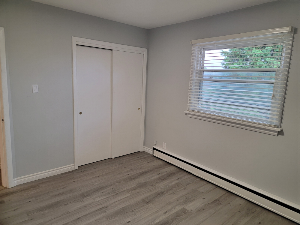 large unit 2BD for rent - photo 5