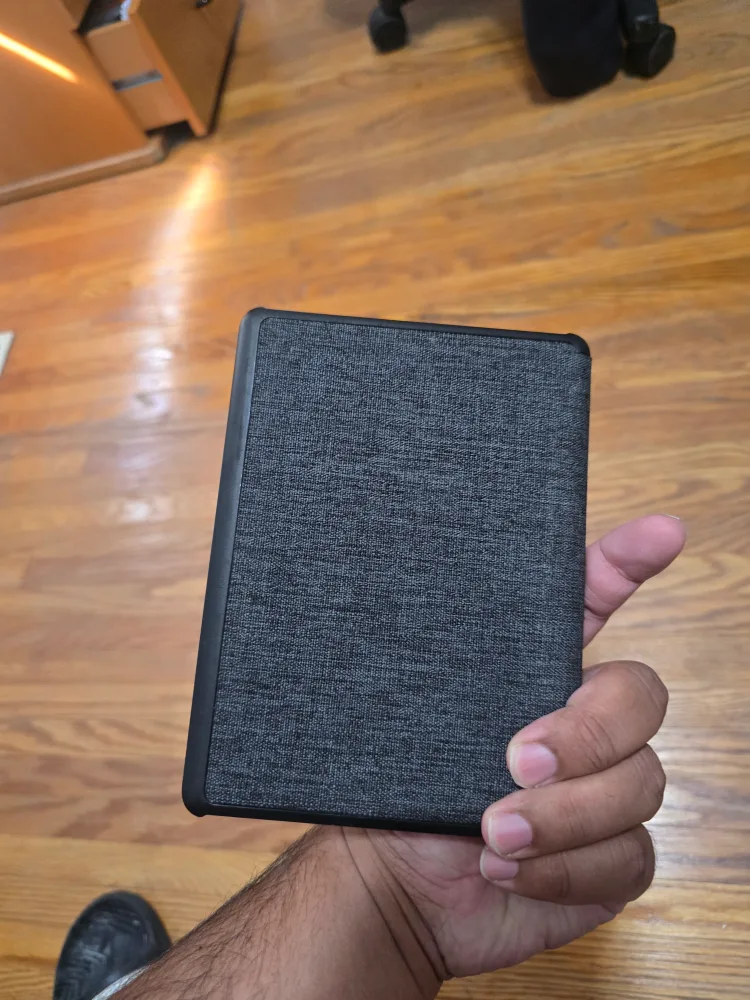 Amazon Kindle Paperwhite Signature edition along with Case image indicator(5)