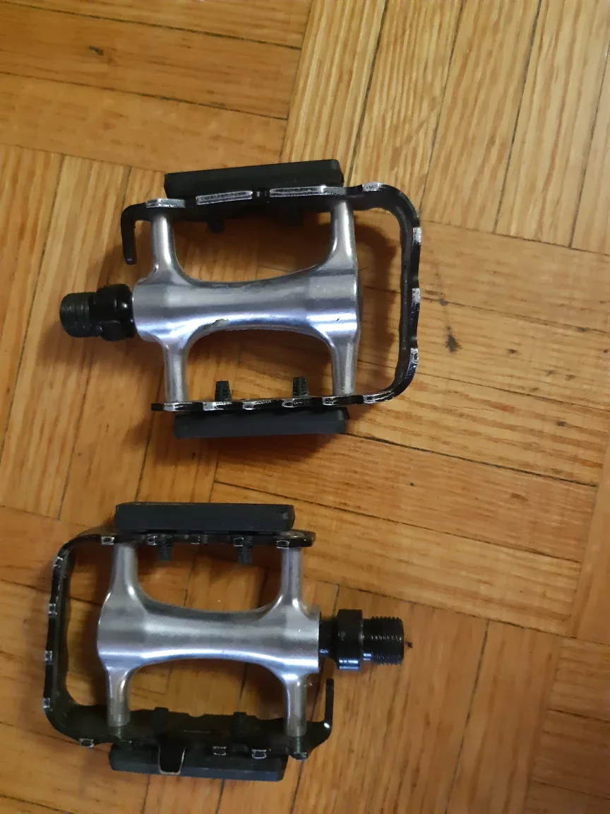 Bike Pedals - Pair 🇨🇦 thumbnail