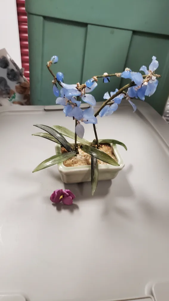 Blue Glass Flower Arrangement thumbnail