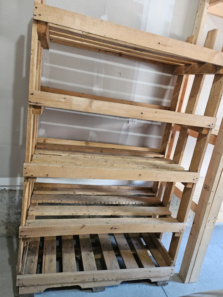 Wooden Pallet Shelf 🇨🇦 thumbnail