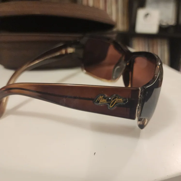 Maui Jim Sunglasses with Case image indicator(3)