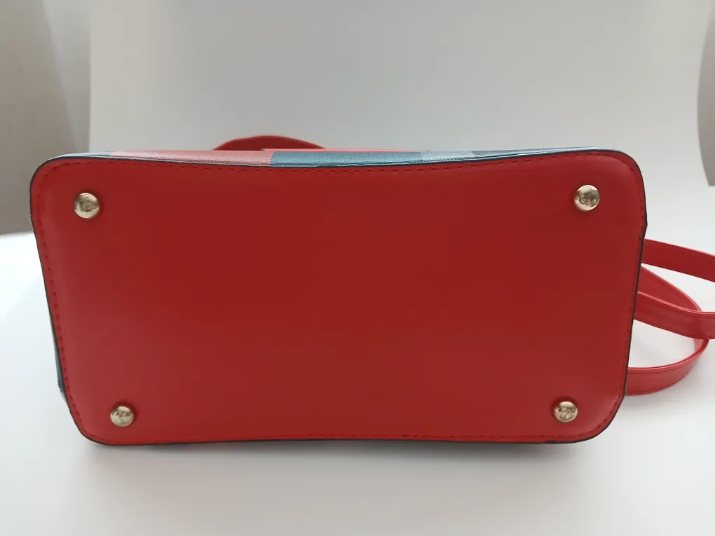 Dunwooly Plaid Tote Bag with Red Trim image indicator(4)