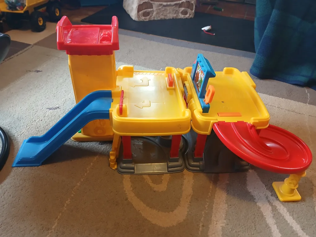 Fisher Price Little People Ramps Around Garage thumbnail