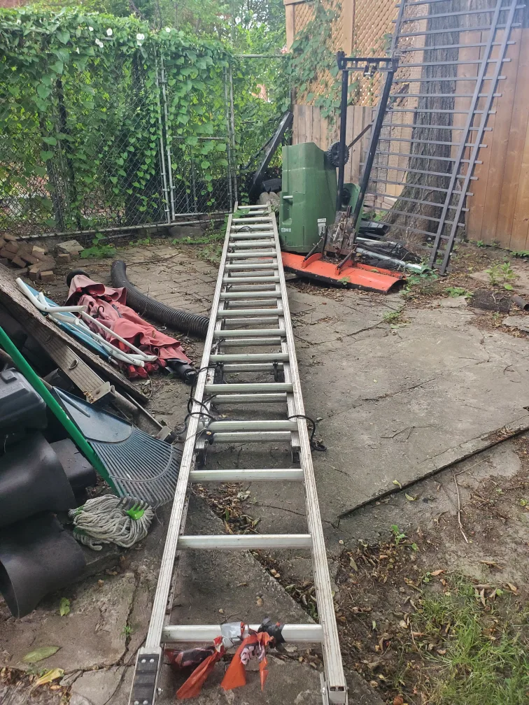 Aluminum Extension Ladder thumbnail