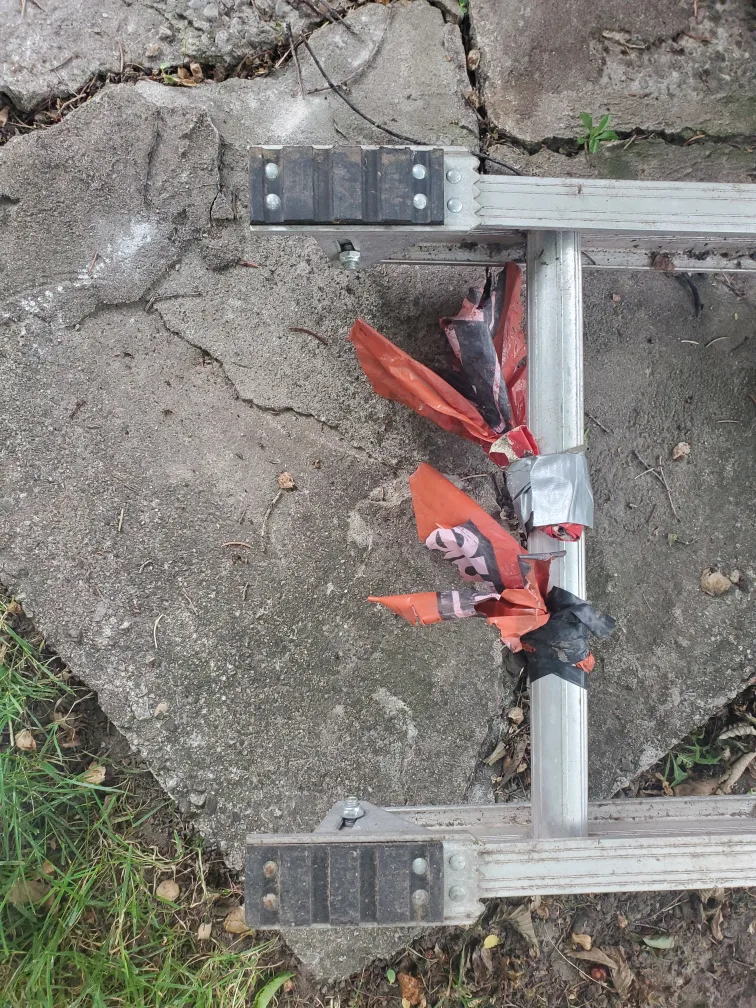 Aluminum Extension Ladder image indicator(2)