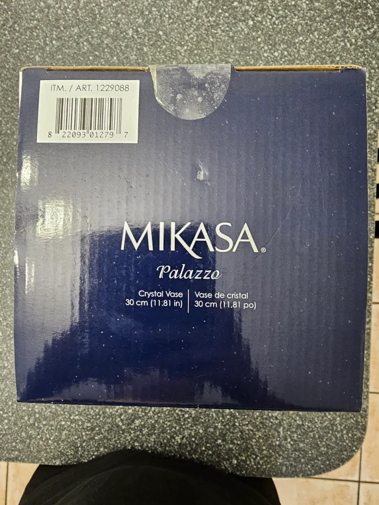New Mikasa Palazzo Crystal Vase - 30cm image indicator(2)