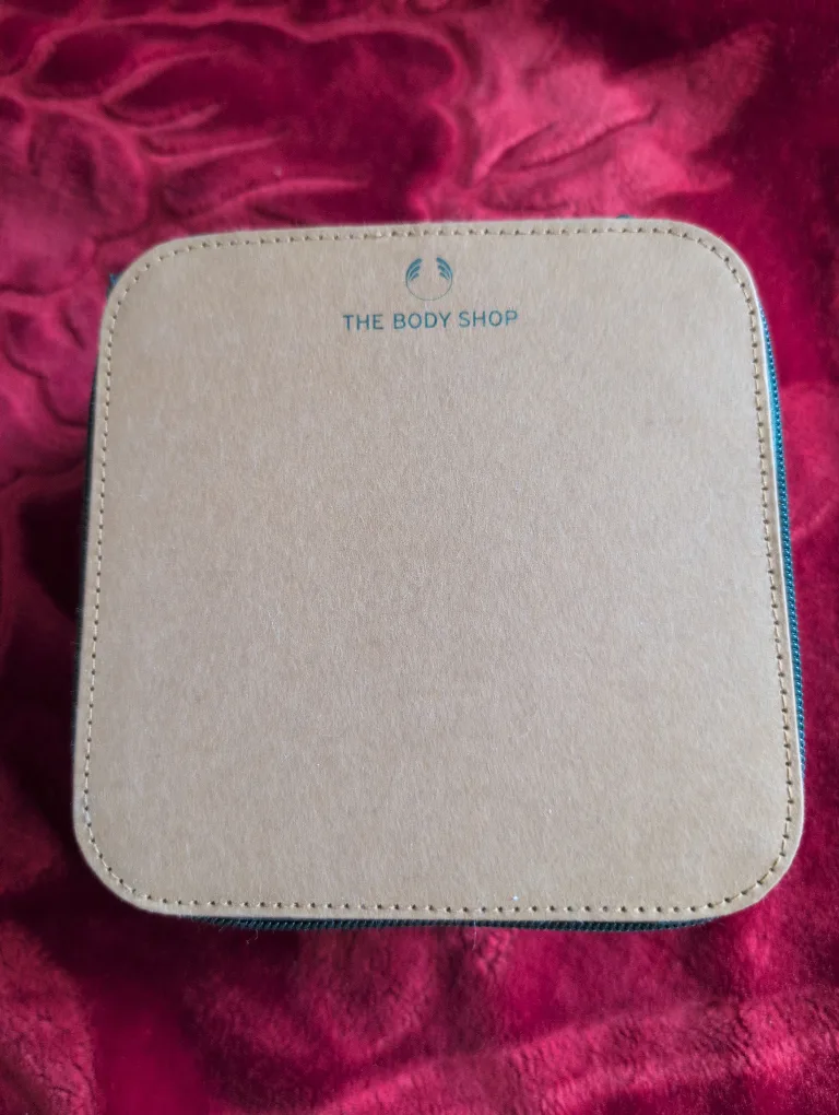 The Body Shop Small Square Case 🇨🇦 thumbnail