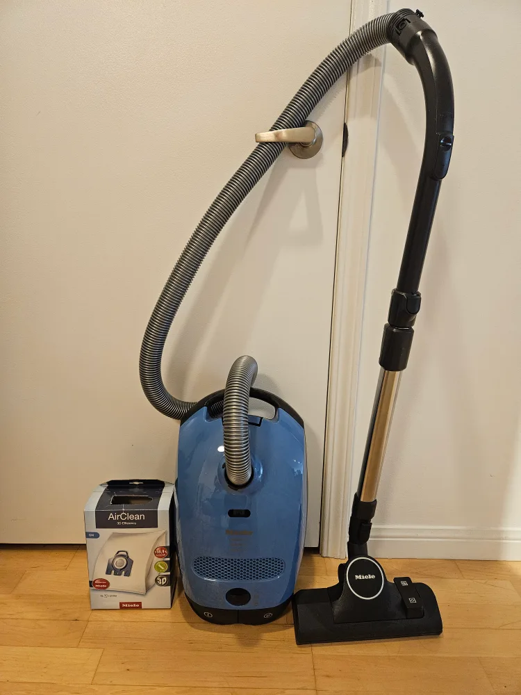 Miele Classic C1 Lightweight Vacuum - Blue thumbnail