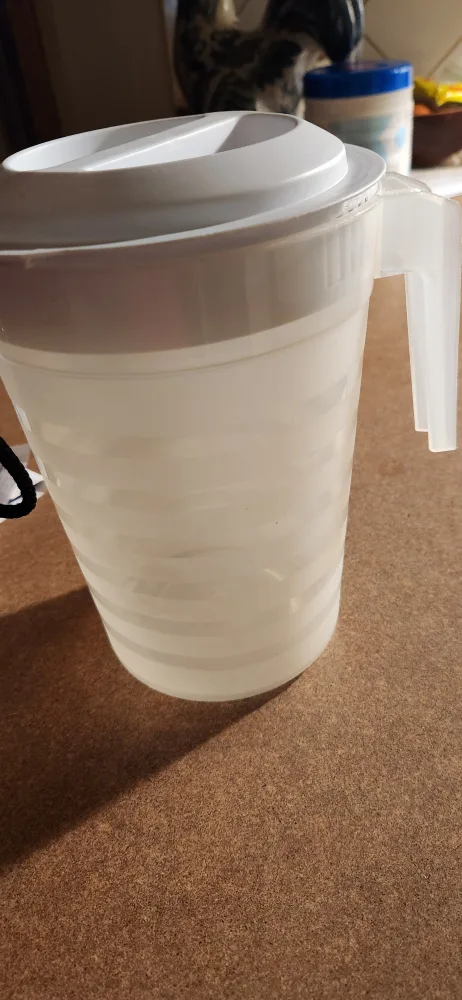 White Plastic Water Pitcher🇨🇦 thumbnail
