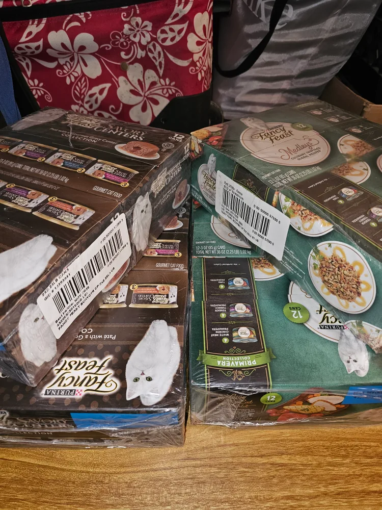 Purina Fancy Feast Cat Food Variety Packs image indicator(2)