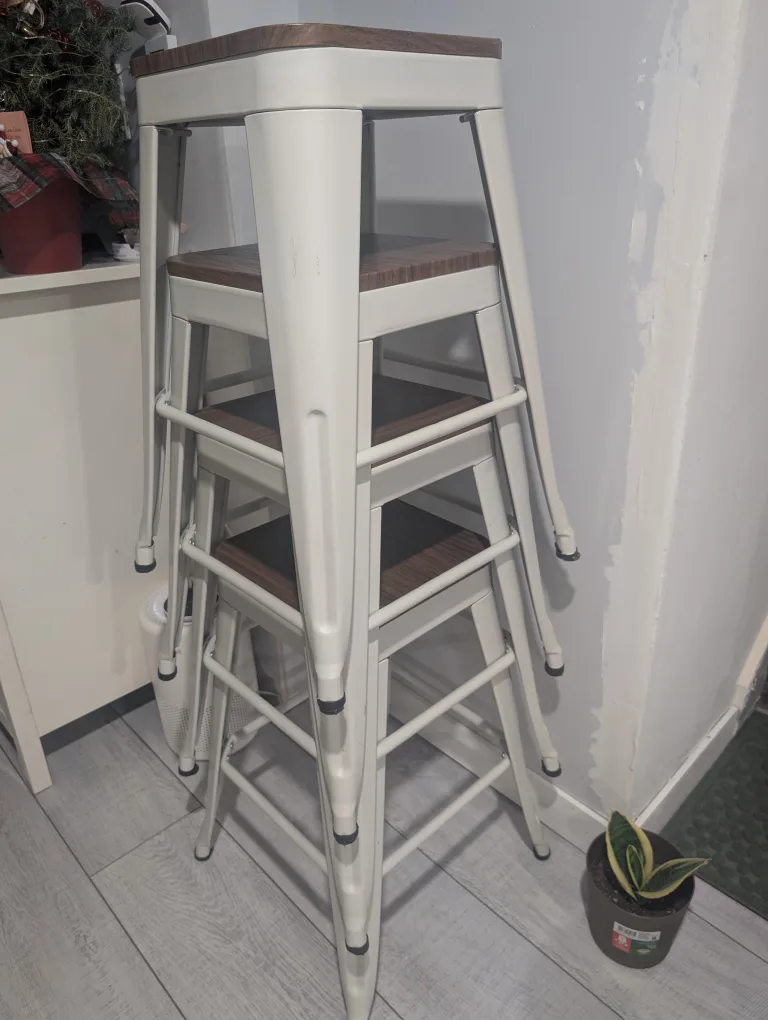 Set of 4 White Bar Stools image indicator(2)